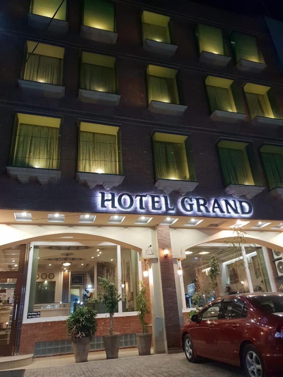 Hotel Grand Faisalabad Exteriör bild