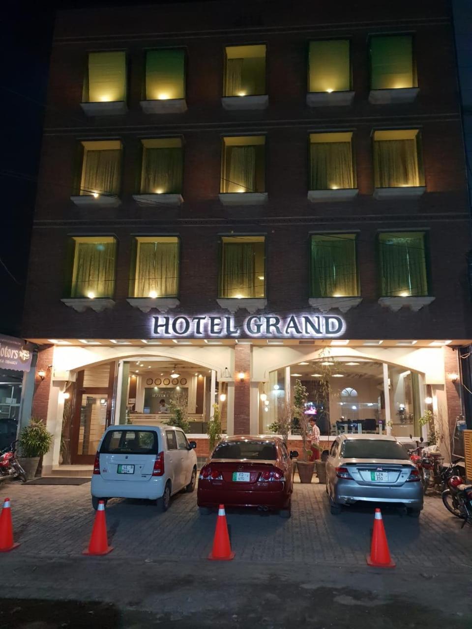 Hotel Grand Faisalabad Exteriör bild